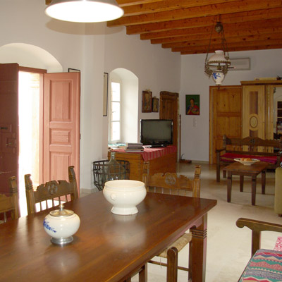 sior nikolotos living area